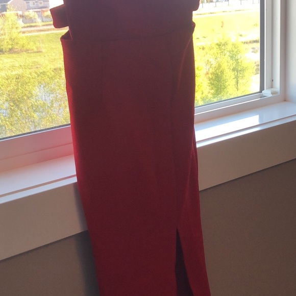 Red Bodycon dress with cut out detail - Picture 6 of 6